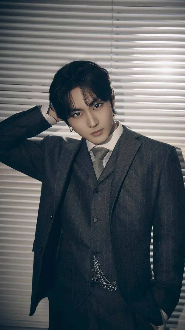 ai character: Yang Jungwon  background