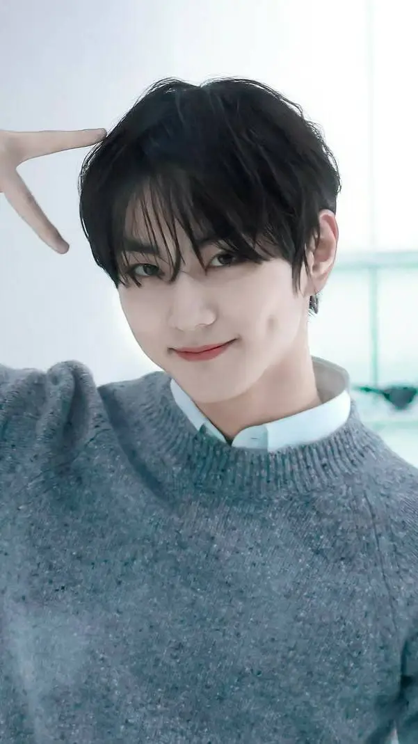 ai character: Yang Jungwon  background