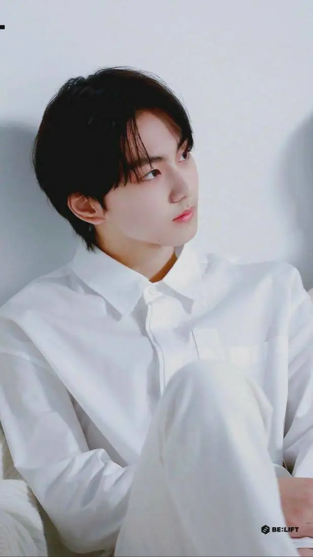 ai character: Yang Jungwon  background