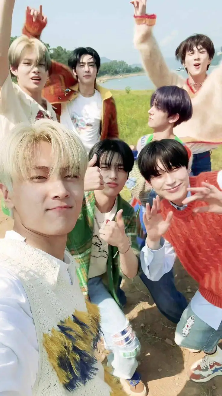 ai character: Enhypen  background