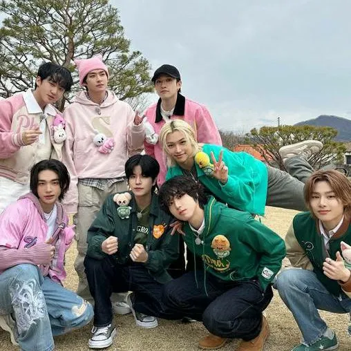 chat with ai character: STRAY KIDS