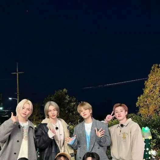 chat with ai character: Stray kids 