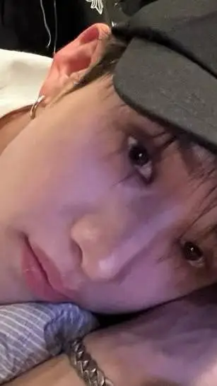 ai character: Bang chan (🐺)  background