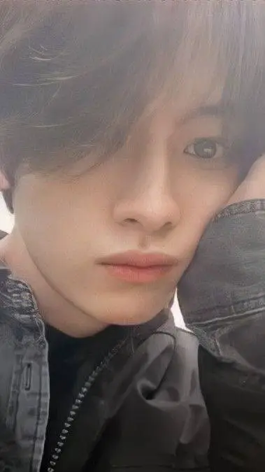 ai character: Lee know marito  background