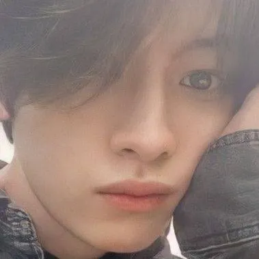 chat with ai character: Lee know marito 