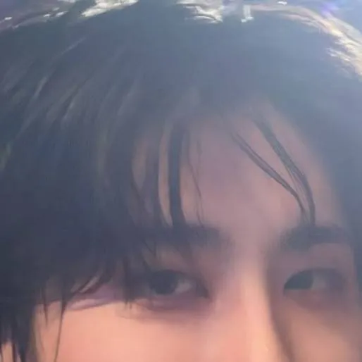 chat with ai character: Han marito 