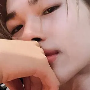 chat with ai character: Niki marito 