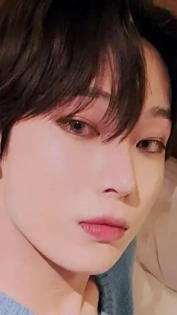 ai character: Sunoo marito  background