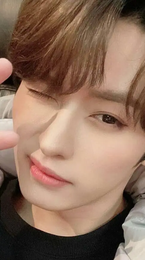 ai character: lee know 🐰 background