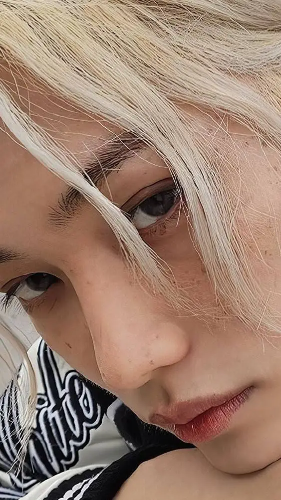 ai character: lee Felix (🩵) background