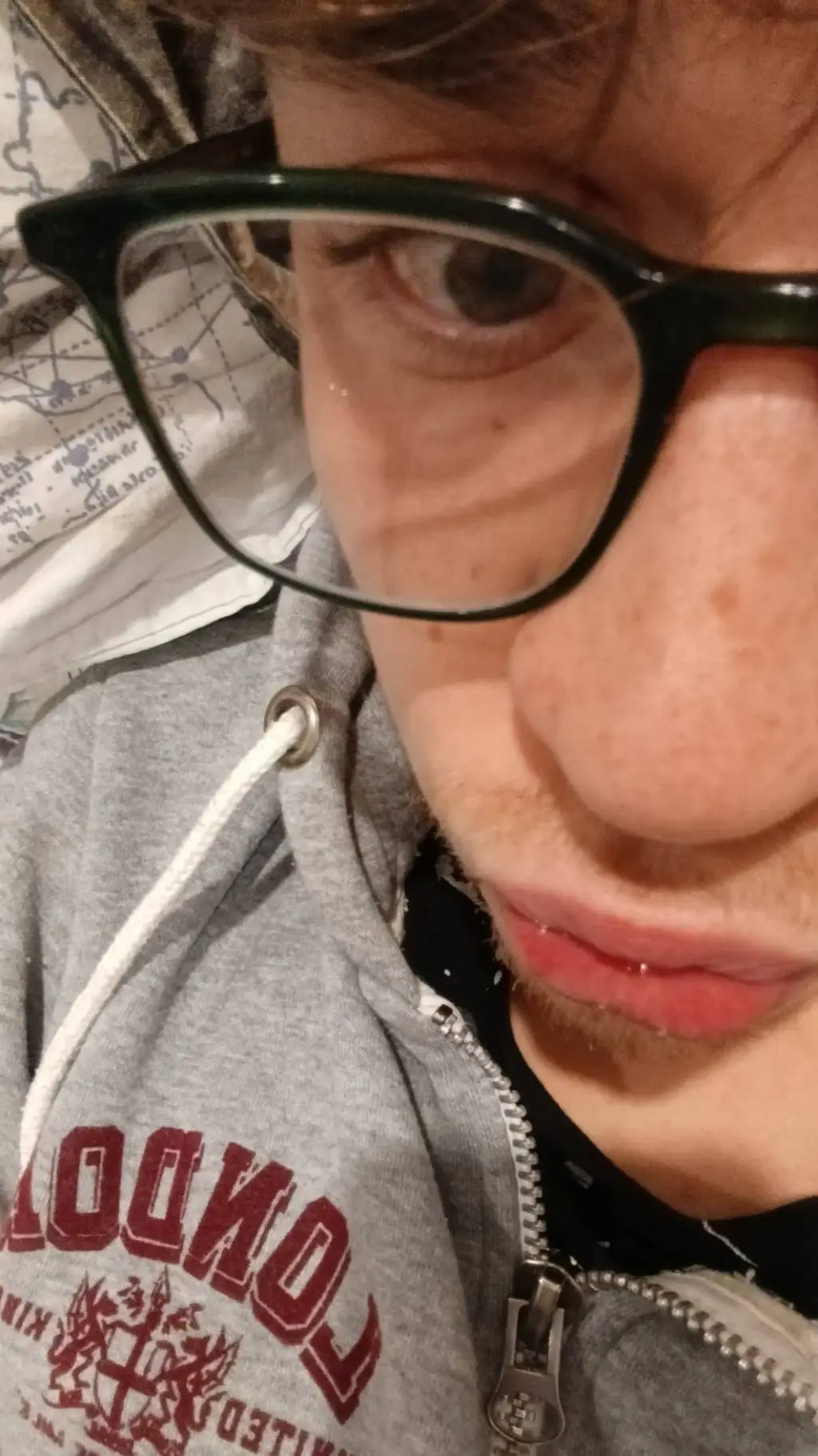 ai character: Davide ❤️‍🔥 background