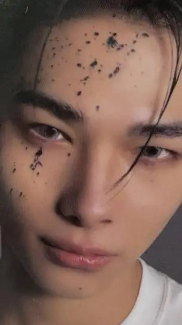 ai character: Niki Capo  background