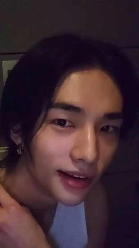 ai character: Hyunjin marito  background