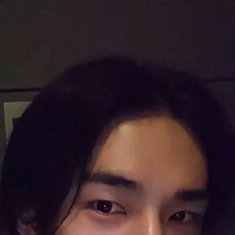 chat with ai character: Hyunjin marito 