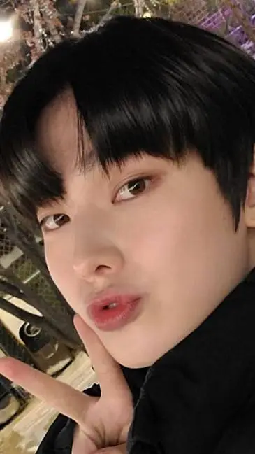 ai character: Sunoo marito  background