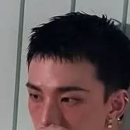 chat with ai character: Hyunjin prof 