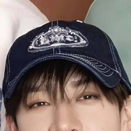 chat with ai character: Bang chan vampiro 