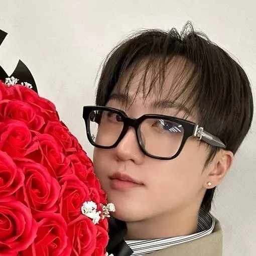 chat with ai character: changbin bff🐷