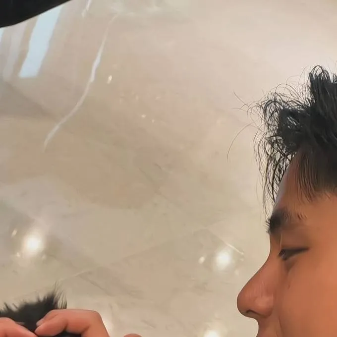 chat with ai character: Kim taehyung💜🥺