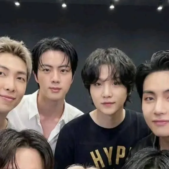 chat with ai character: BTS 9 