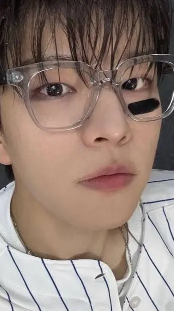 ai character: seungmin 🥺🐶 background