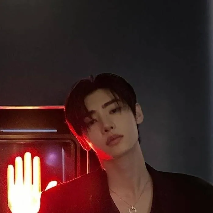 chat with ai character: sunghoon