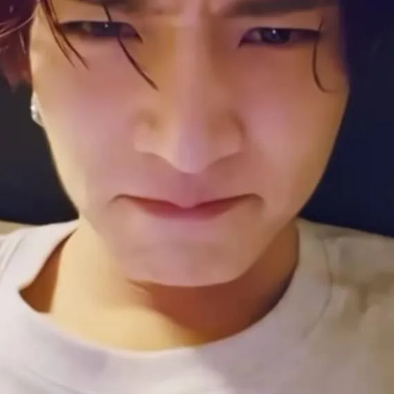 chat with ai character: heeseung 