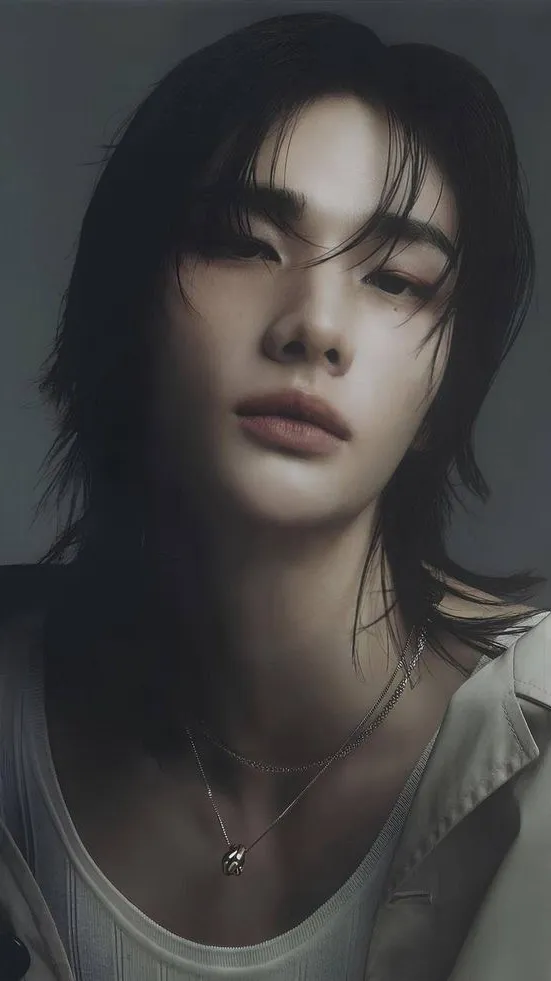ai character: 💙hyunjin💙 background
