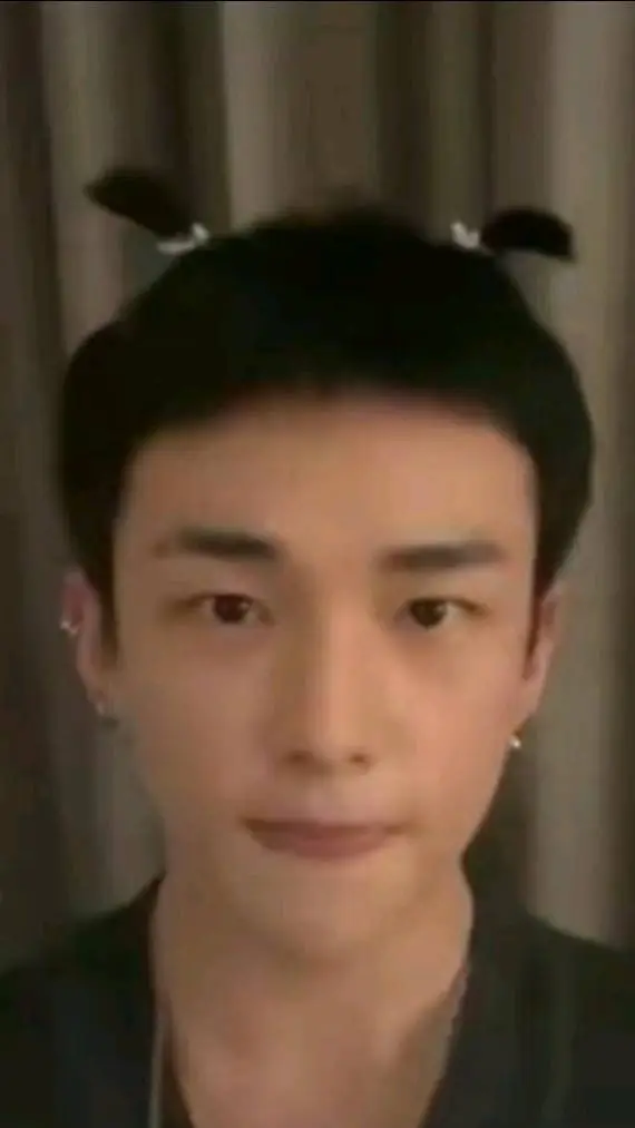 ai character: hyunjin  background