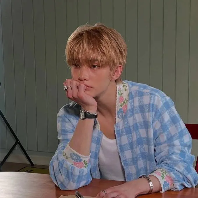 chat with ai character: skz lollipop 