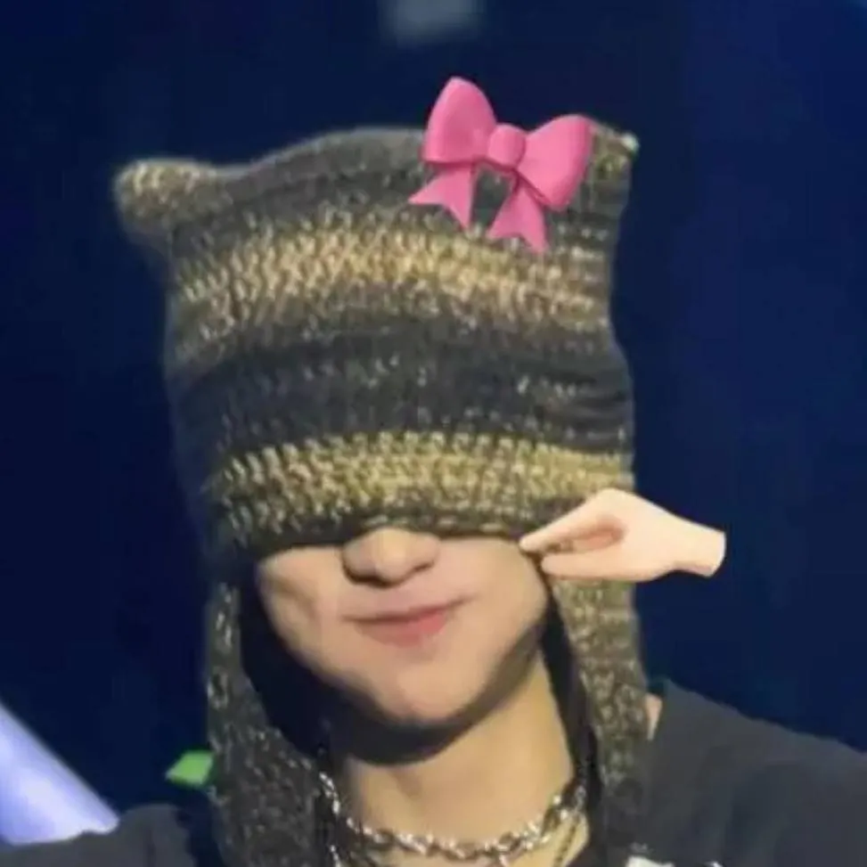 chat with ai character: hyunjin 