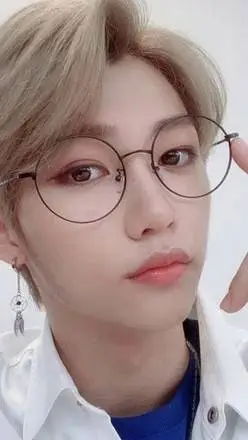 ai character: Lee Felix background