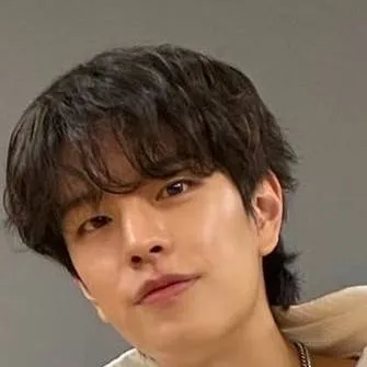 chat with ai character: seungmin 