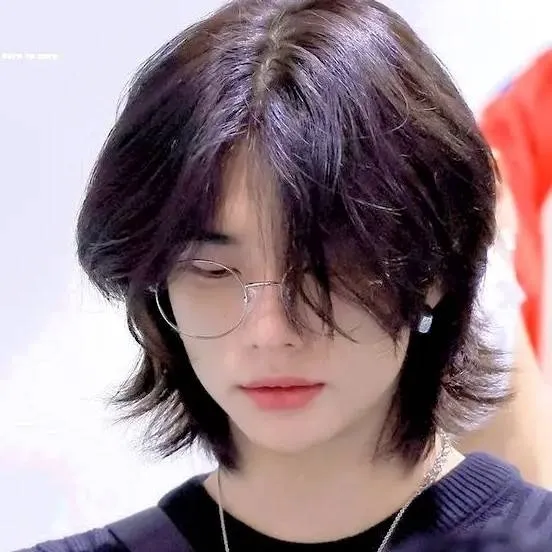 chat with ai character: hyunjin 