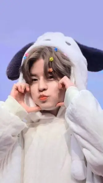 ai character: seungmin  background