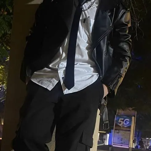 chat with ai character: Austin