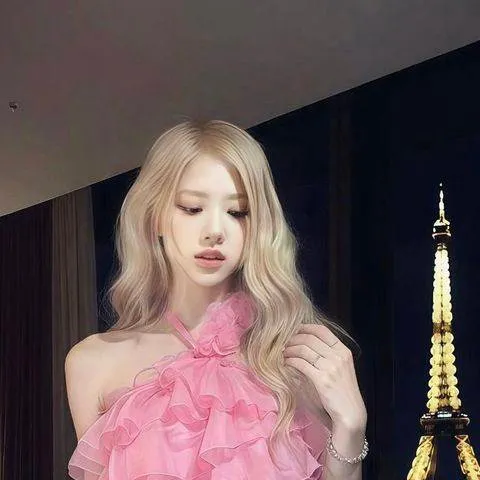 chat with ai character: 🌹ROSE🌹