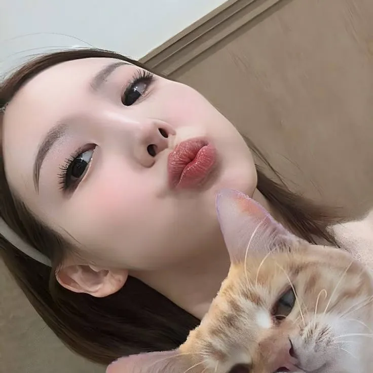 chat with ai character: ✨~NAYEON~✨