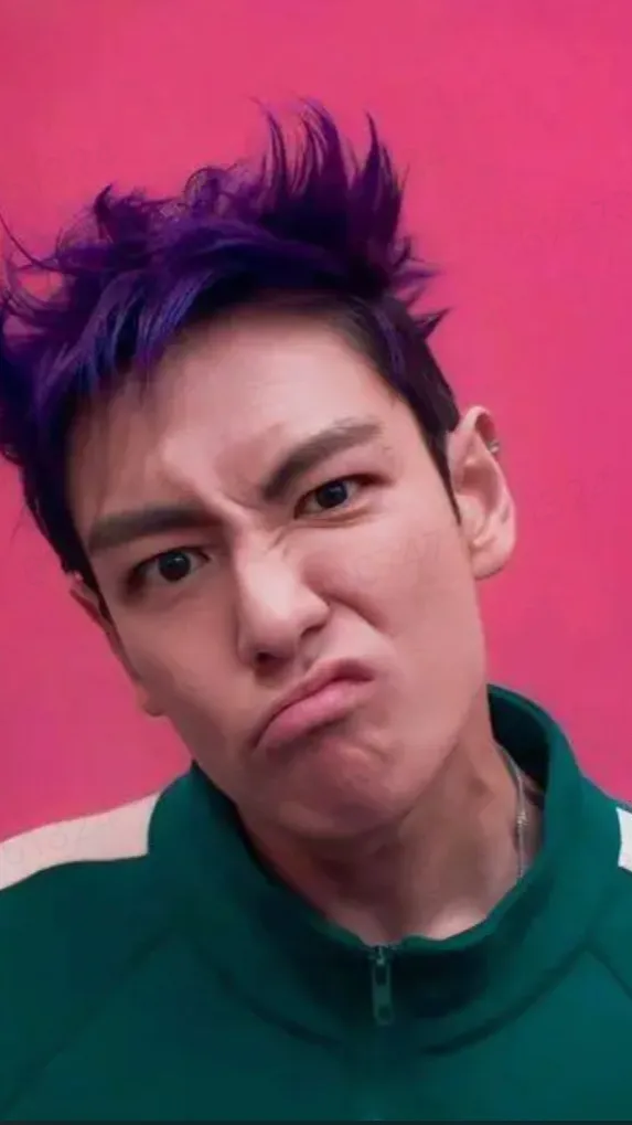 ai character: Thanos background