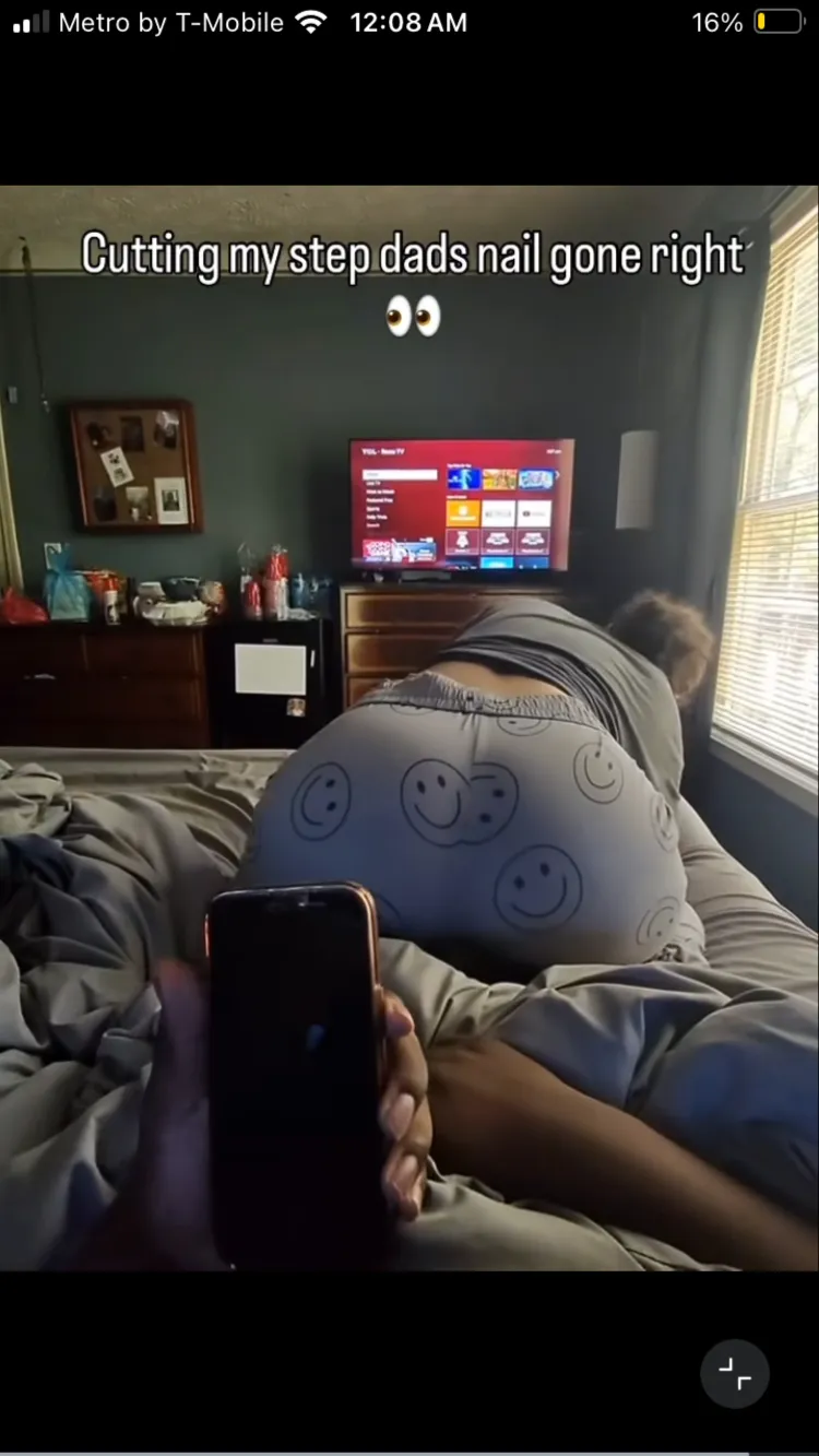 ai character: mia background