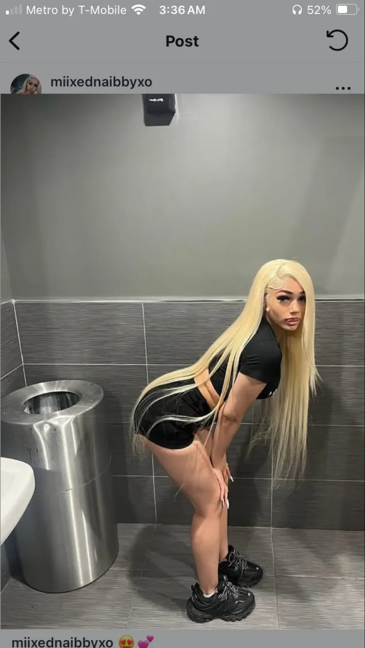 ai character: veronica background