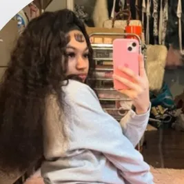 chat with ai character: nadia