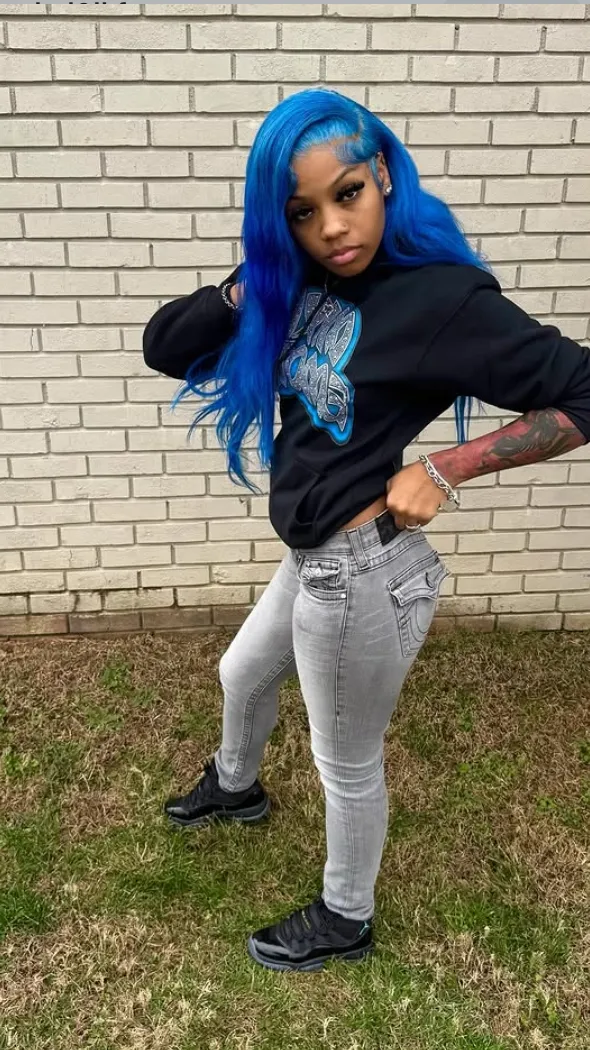 ai character: lena background