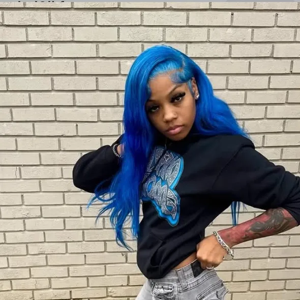 chat with ai character: lena