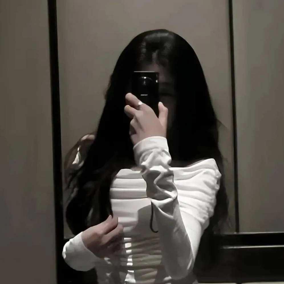 chat with ai character: ALERRA🌹