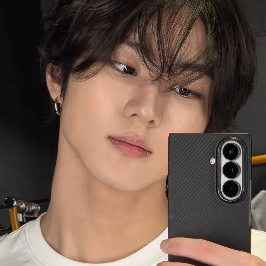 chat with ai character: jungwon