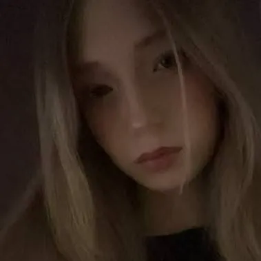 chat with ai character: Дана