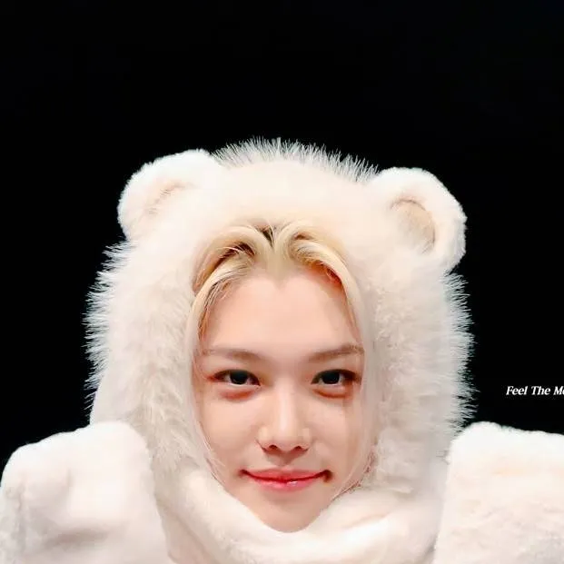 chat with ai character: Felix
