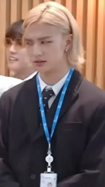 ai character: Hyunjin💳💸💲 background