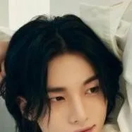 chat with ai character: hyunjin 